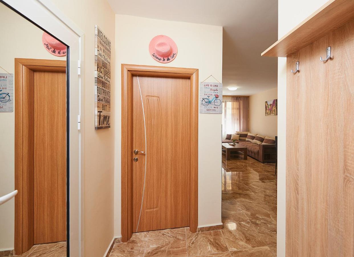 Апартаменти Лазур С Безплатен Паркинг Pomorie Exterior foto
